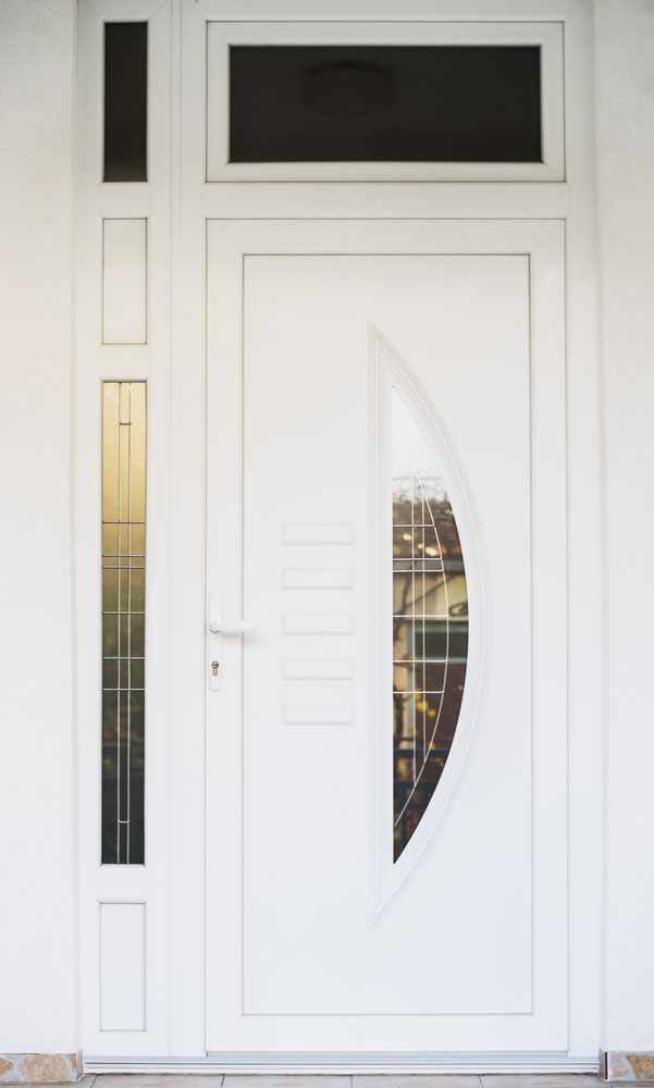 Installation par des professionnels de la menuiserie d'une porte d'entrée en PVC à Sannois dans le Val d'Oise (95)